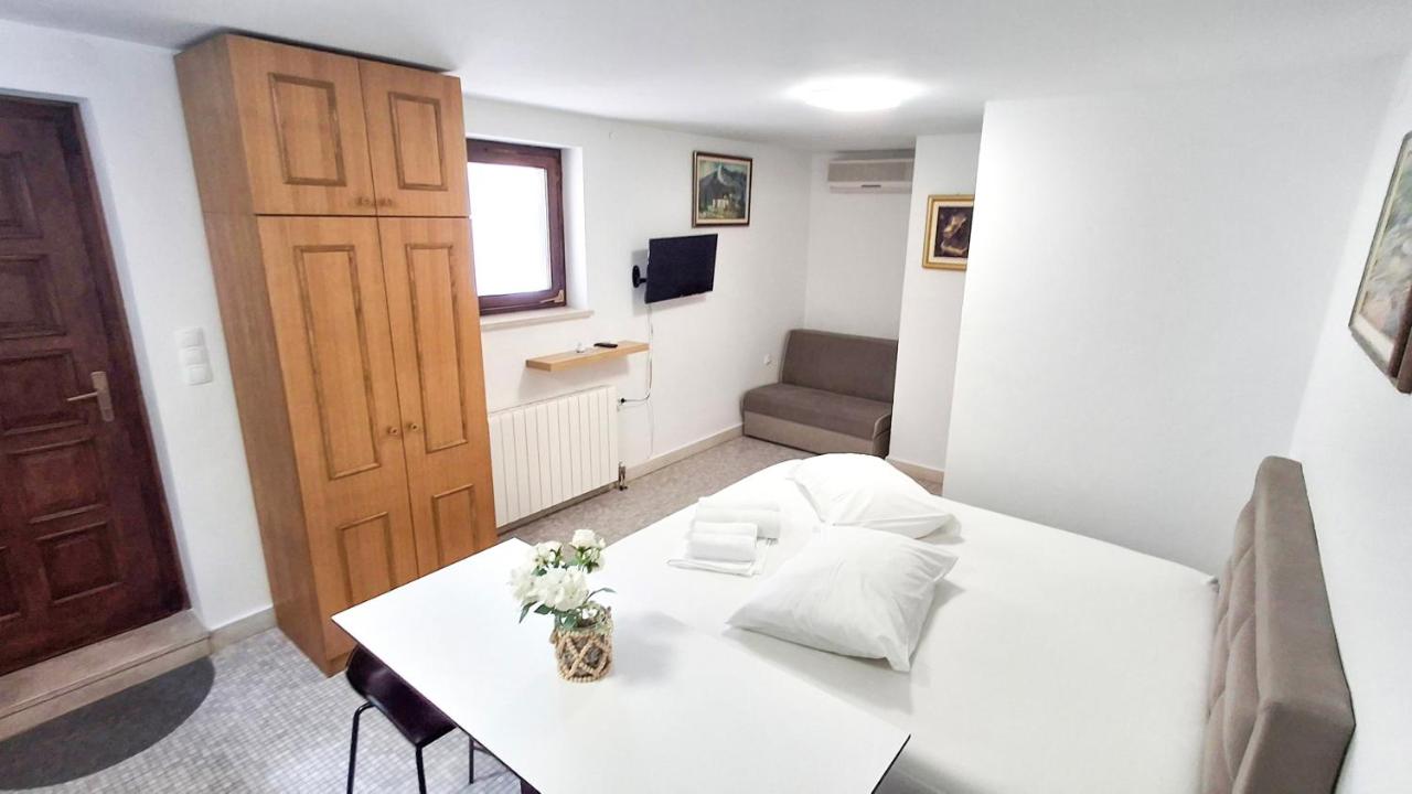 Apartment with Garden View