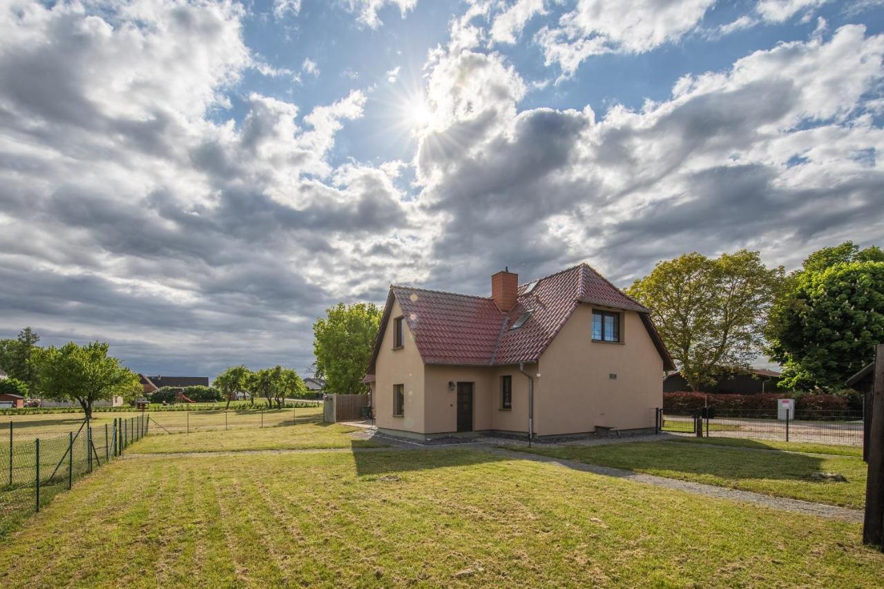 Ferienhaus Wiesenquartier - eingezäuntes Grundstück und Platz für 10 Personen - B&B Penkow