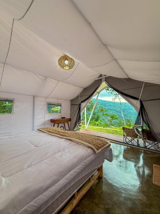 HappyNest Glamping and Villa Dieng - Bed and Breakfast Garung