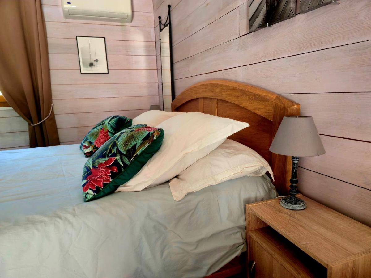 Chambre Triple - Vue sur la Piscine
