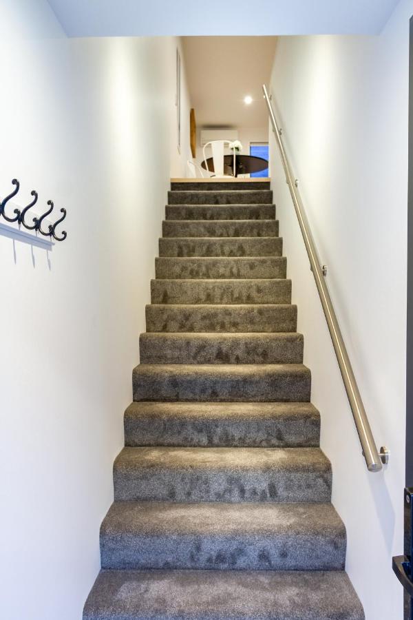 Upper floor studio 1 bed 1 bath with sofa bed - B&B