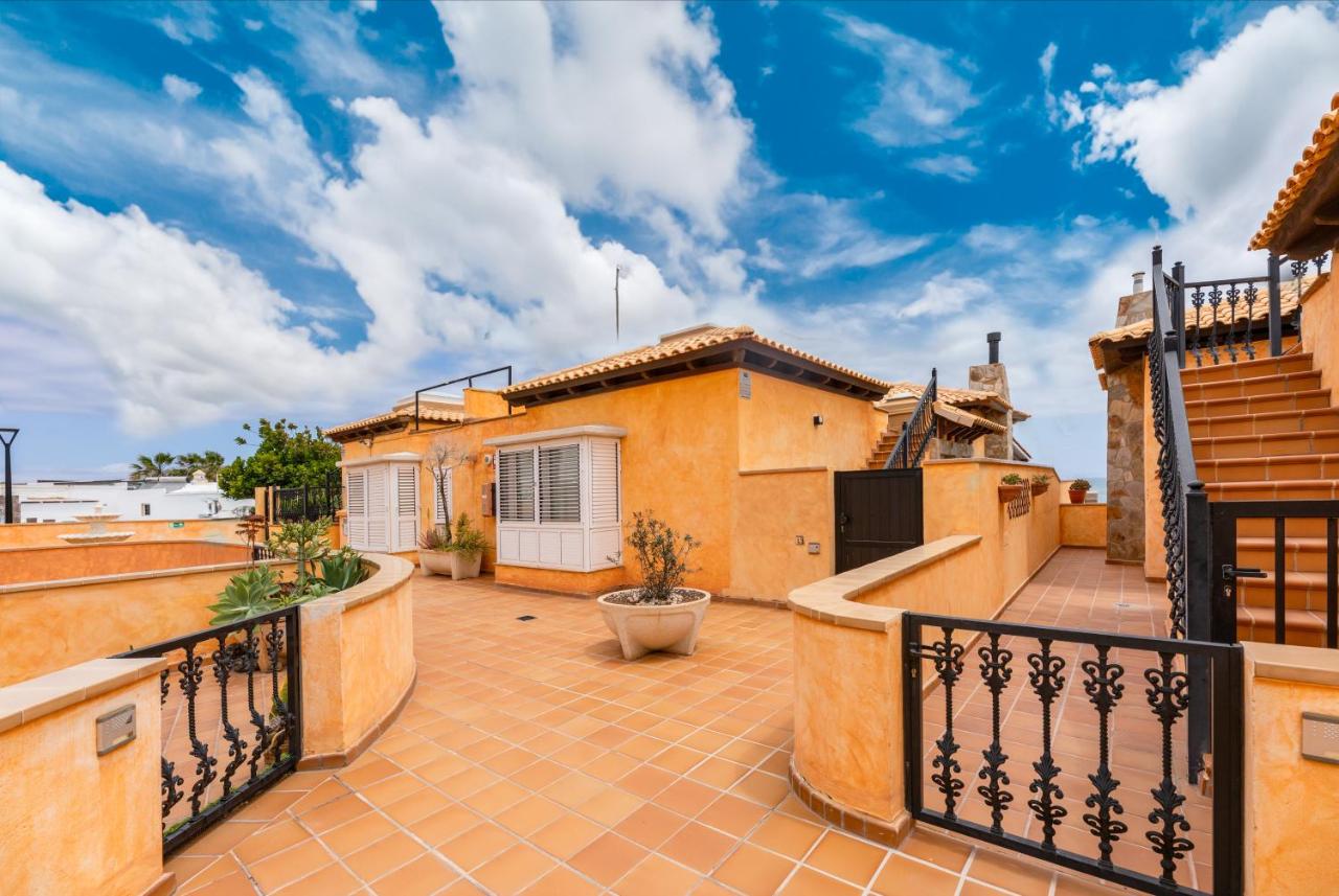 Villa Oasis Beachfront Corralejo By Holidays Home - B&B Corralejo