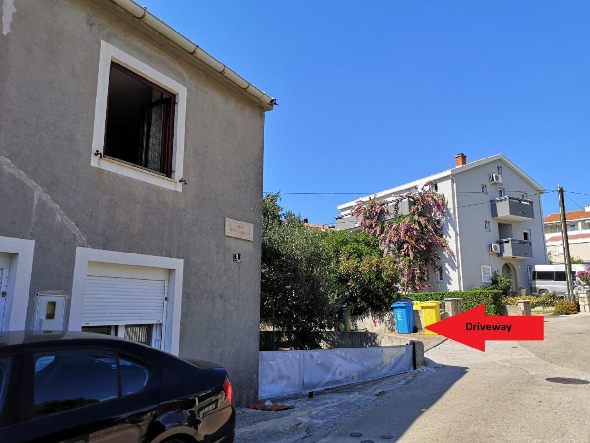 Appartement für 7: Zentrale Lage mit Privatparkplatz - B&B Novalja