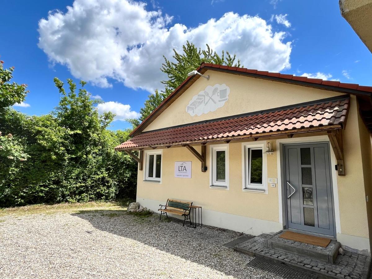 LTA Apartment Ingolstadt Irgertsheim-5 Schlafzimmer-Einzelbetten-WLAN-Waschmaschine - B&B