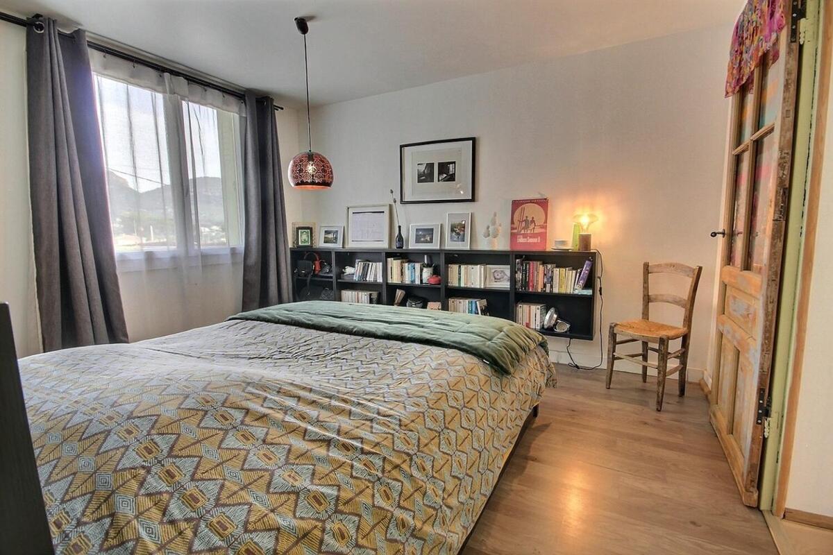 Apartamento de 2 dormitorios con balcón