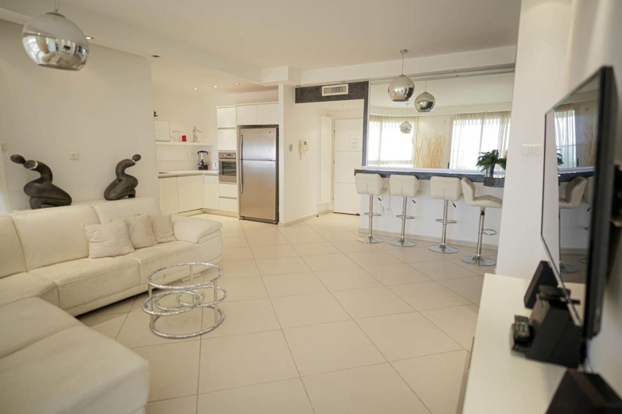 Red Sea View Apartment with Mamad by Sea N' Rent - Bed and Breakfast Eilat