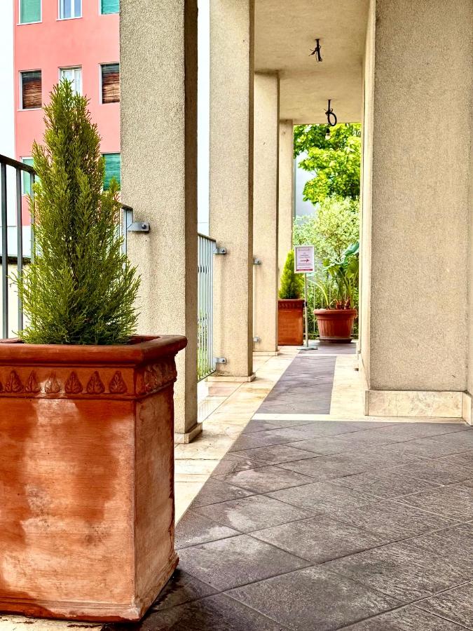 Casa Bianca Vicino Humanitas e Forum di Assago - B&B Rozzano