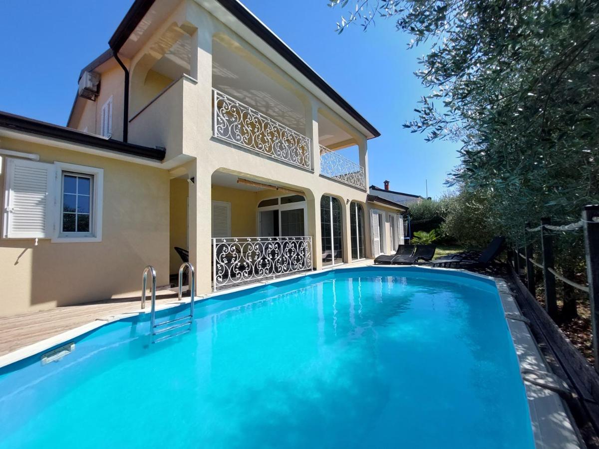 Holiday House with Private Pool Villa Seabird - Ferienwohnung Rošini