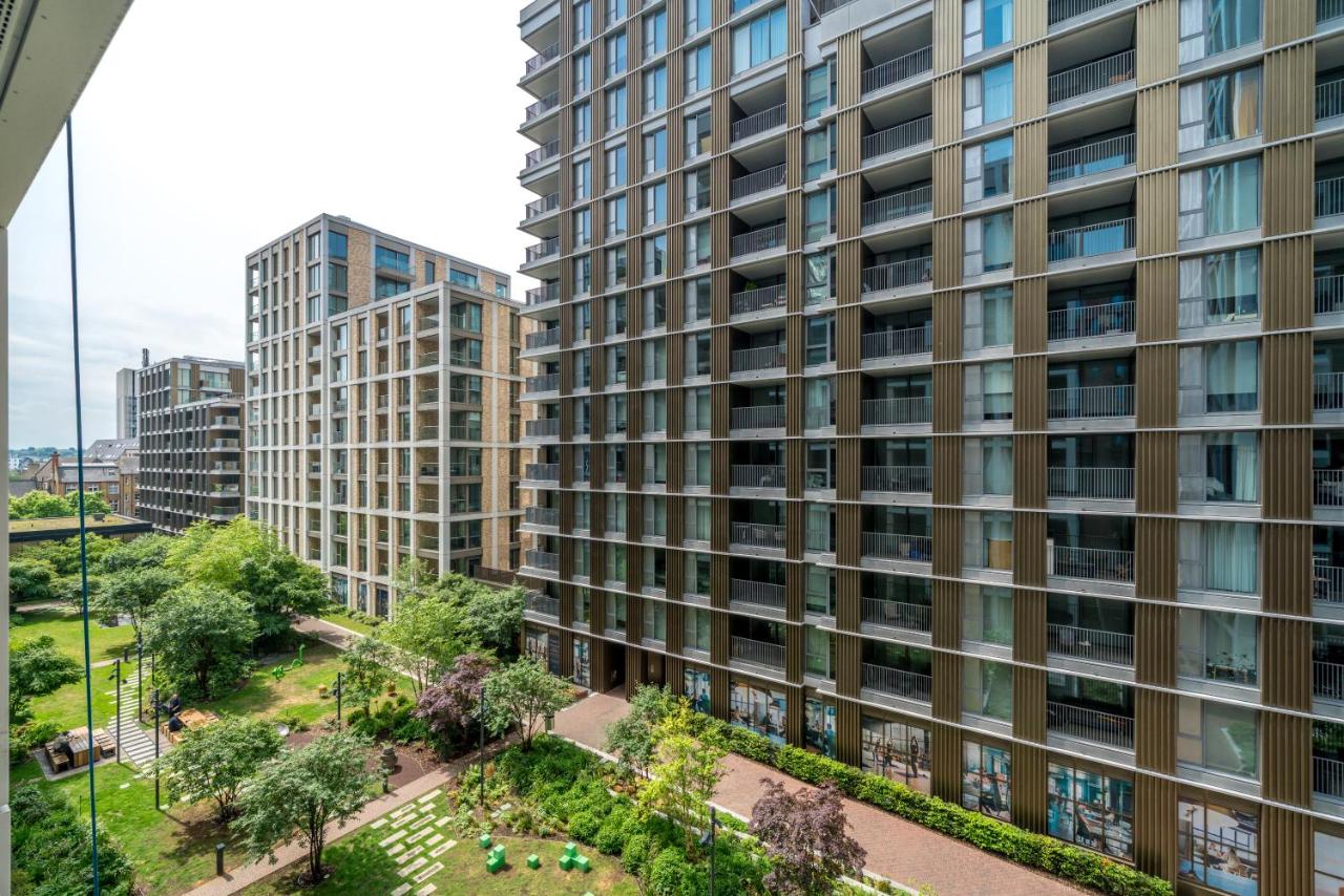 Modern Battersea 2Bed Apartment with Balcony Parking, Long Term Friendly - B&B Londra