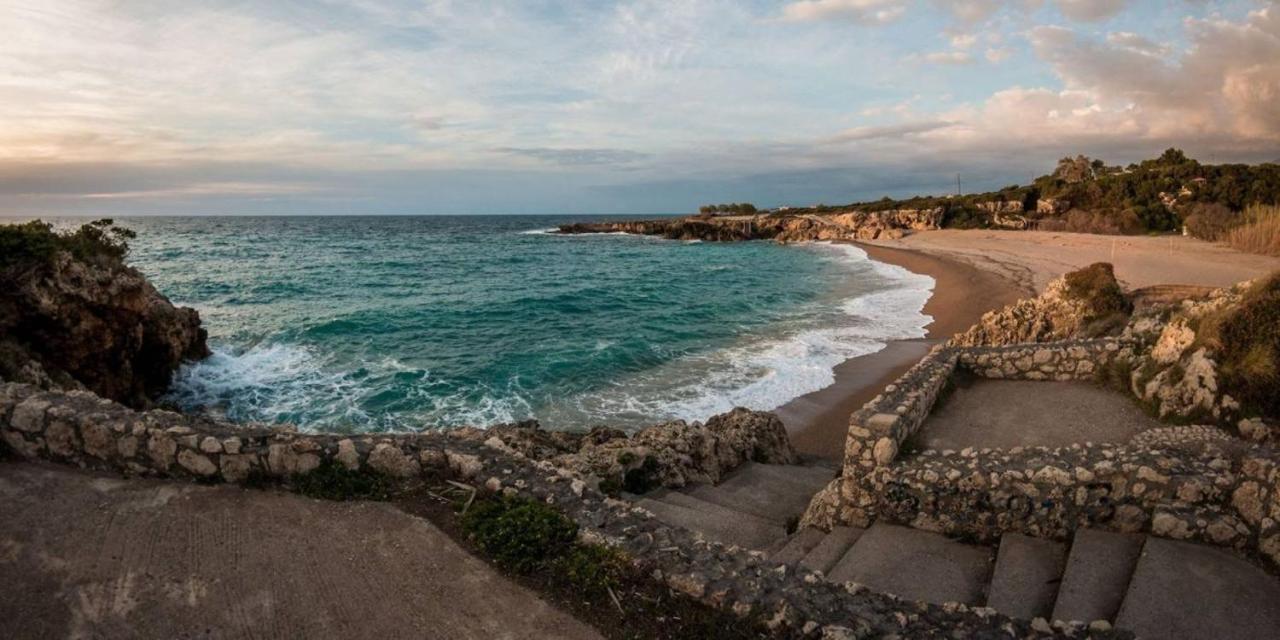 Seafront Agrilis Escape - Serenity and Views - B&B Ágrilos
