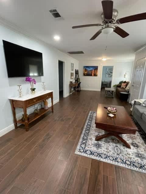 Close to LSU & Health District 3BR 2BA whole House - B&B