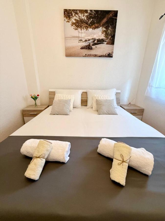 Modern Brand-New Apartment - Bed and Breakfast Makarska