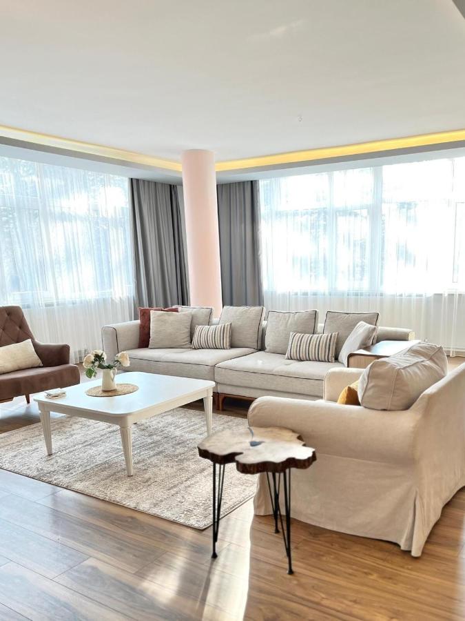 Three-Bedroom Deluxe Apartment