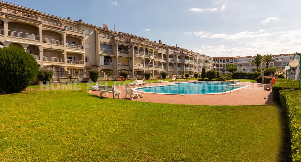 1011 Piso Lago San Maurici con piscina y jardín by homeselectspain - B&B
