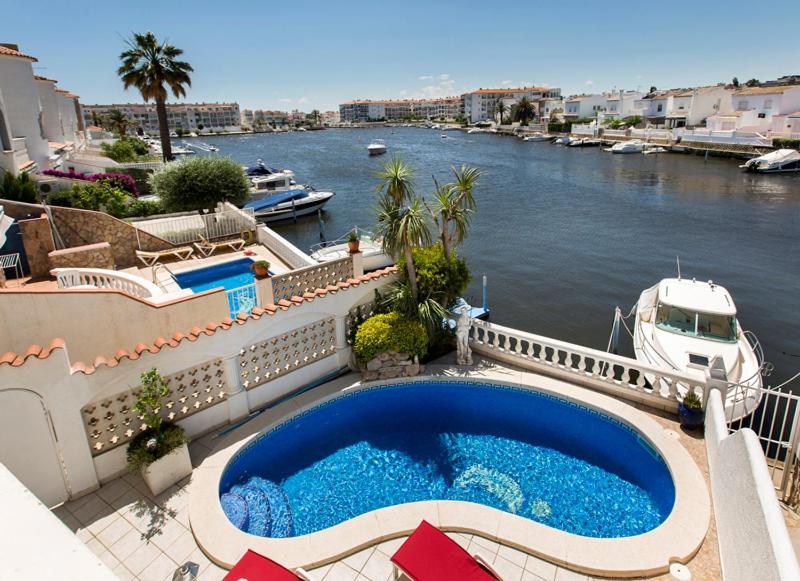 2009 Casa San Maurici con piscina by homeselectspain - Bed and Breakfast Empuriabrava