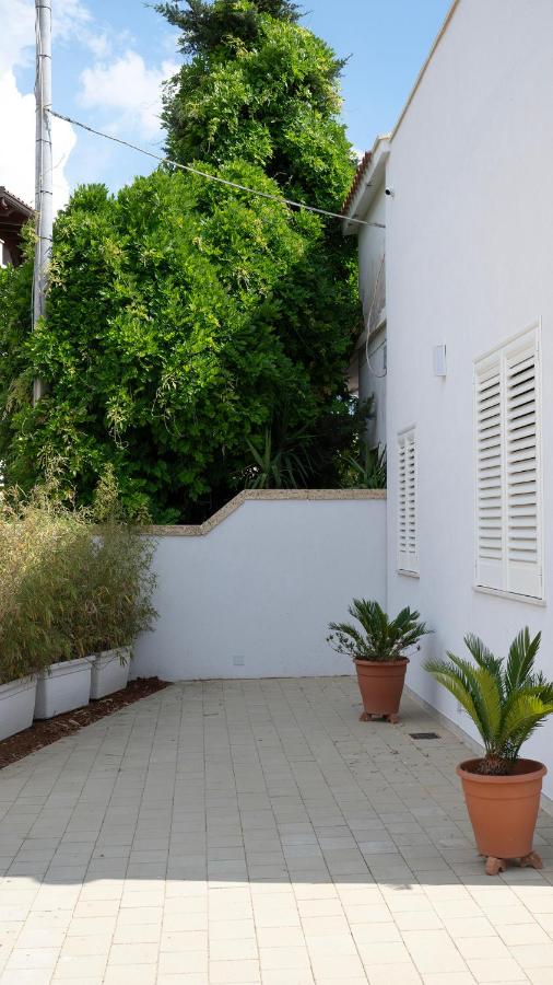 Villa with swimming pool a few meters from the sea - B&B Nardò