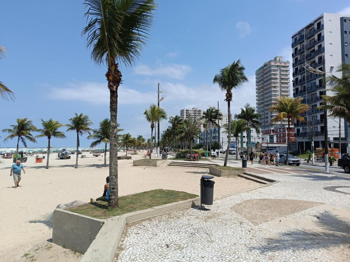Acorde com o Som do Mar Apto Pé na Areia na Vila Tupi Praia Grande - B&B Praia Grande