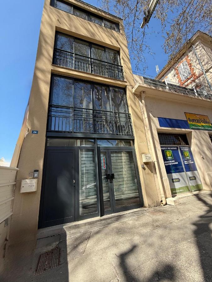 L'Amandier - Joli appartement T3 neuf centre ville à 2 pas de la Rotonde Mirabeau et des Allées Provençales - Chambres d'hôtes Aix-en-Provence