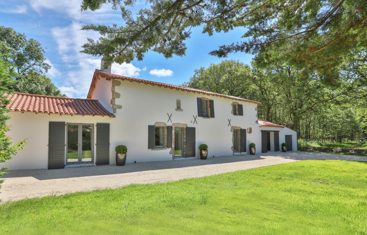 Villa piscine etang et foret - Ferienwohnung