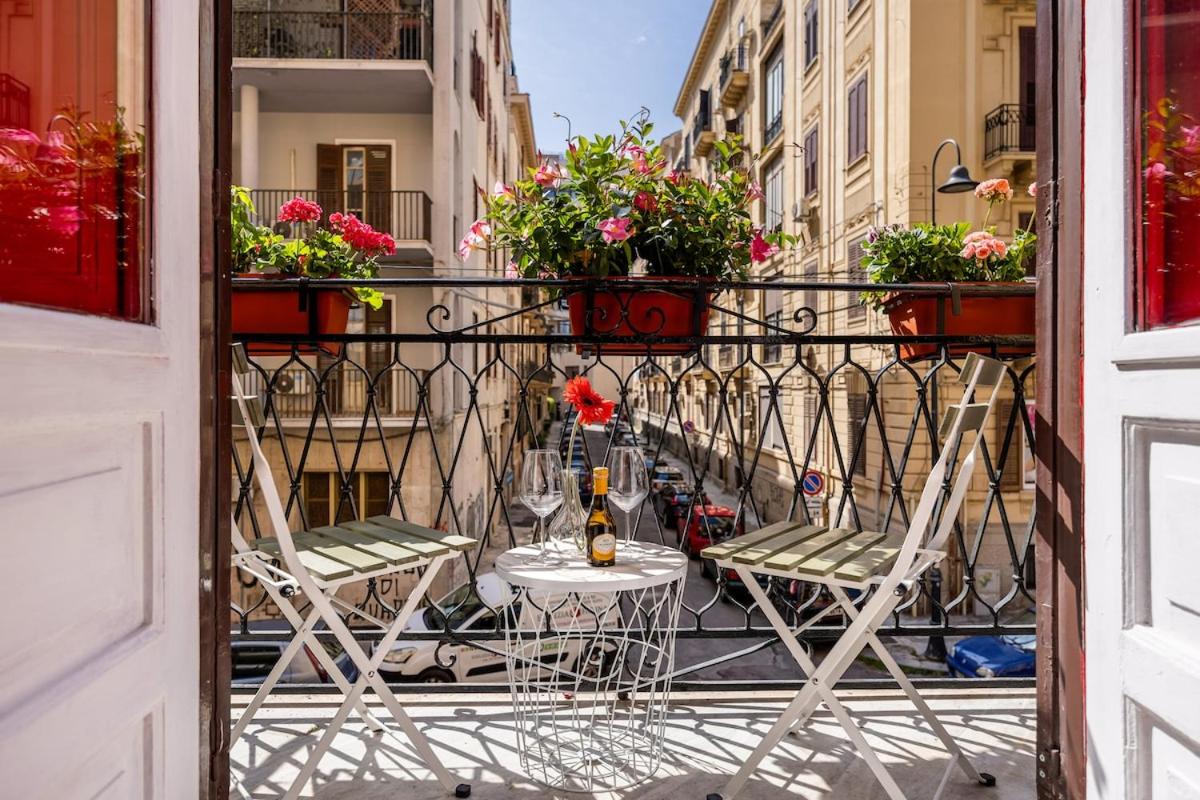 Elegant Two-Room Apartment with Balcony & Suite - B&B Palermo