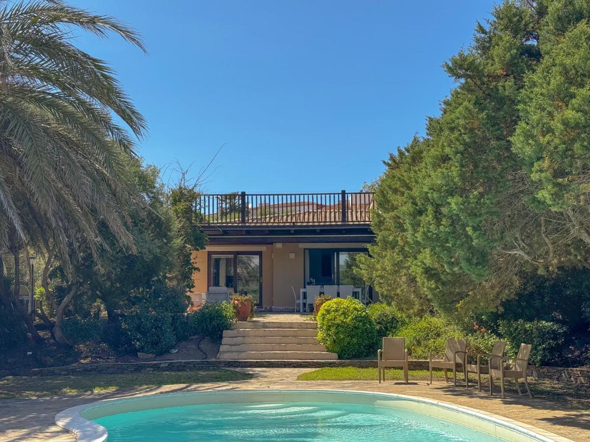 Villa di lusso con Piscina Privata, BBQ e Giardino - Bed and Breakfast Stintino