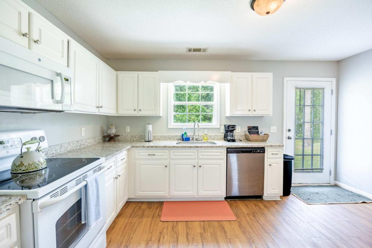 Charming Gray Home- 5 mins from GSU! - Ferienwohnung Statesboro