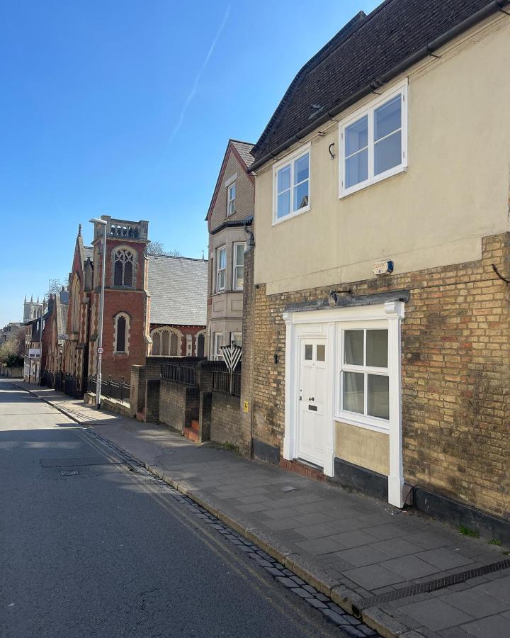 Very best location - Luxury boutique 1 bed flat by river and City Centre - Bed and Breakfast Cambridge