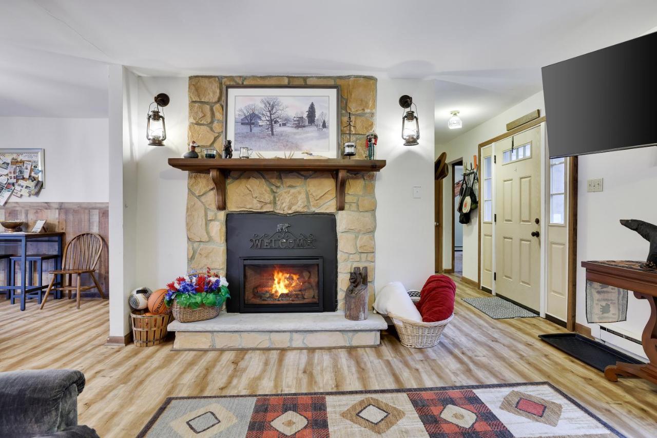 Serenity and Fun all in one in this Cozy Pocono Cabin - Chambres d'hôtes Jim Thorpe