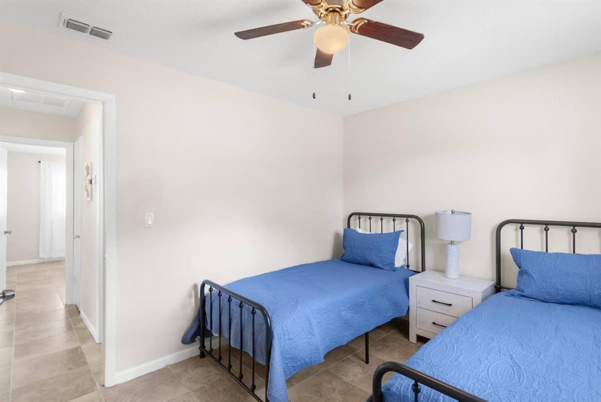 Cozy 2 Bedroom home, Dade City! #1 - Chambres d'hôtes Dade City