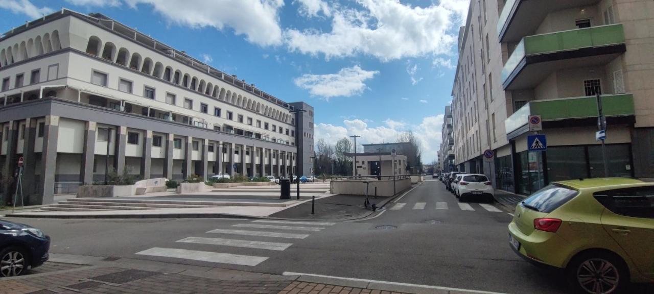 Spacious & Bright & Parking, Apartment in Florence with Private Parking Garage - 2 bedrooms & 2 bathrooms - Just Few Minutes walking From Historic Center - Ferienwohnung Florenz