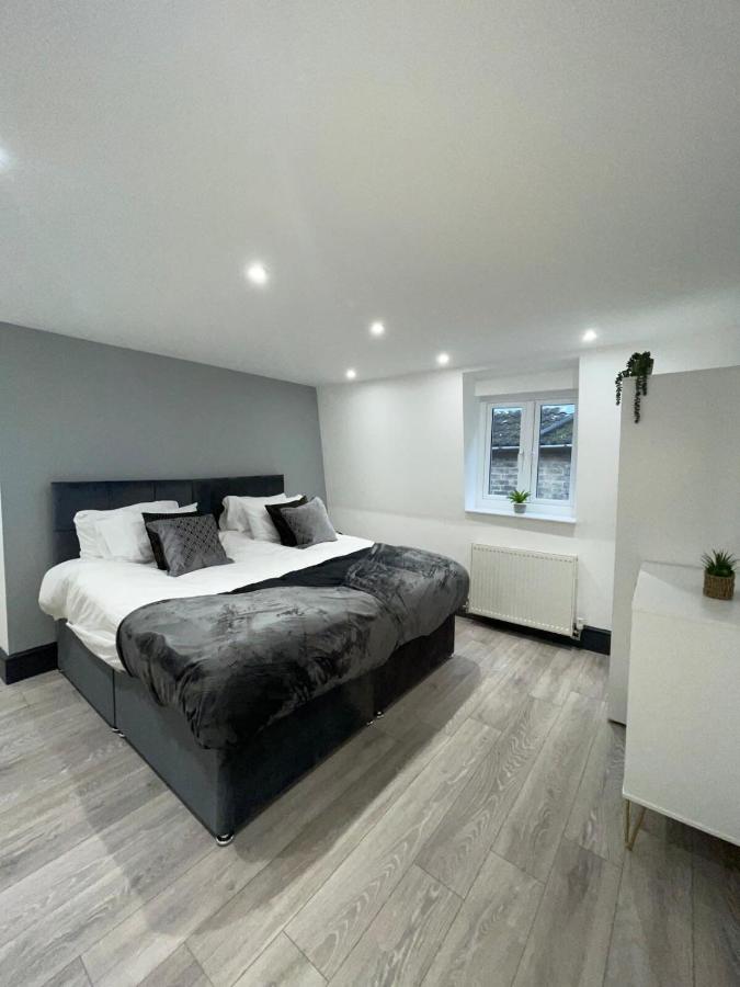 2 Bedroom Apartment - Abacus House - Huntingdon Town Centre - Contractor Friendly - Free Parking - Full Kitchen - Washer Dryer - Spacious - Ideal for Work Stays - B&B Huntingdon