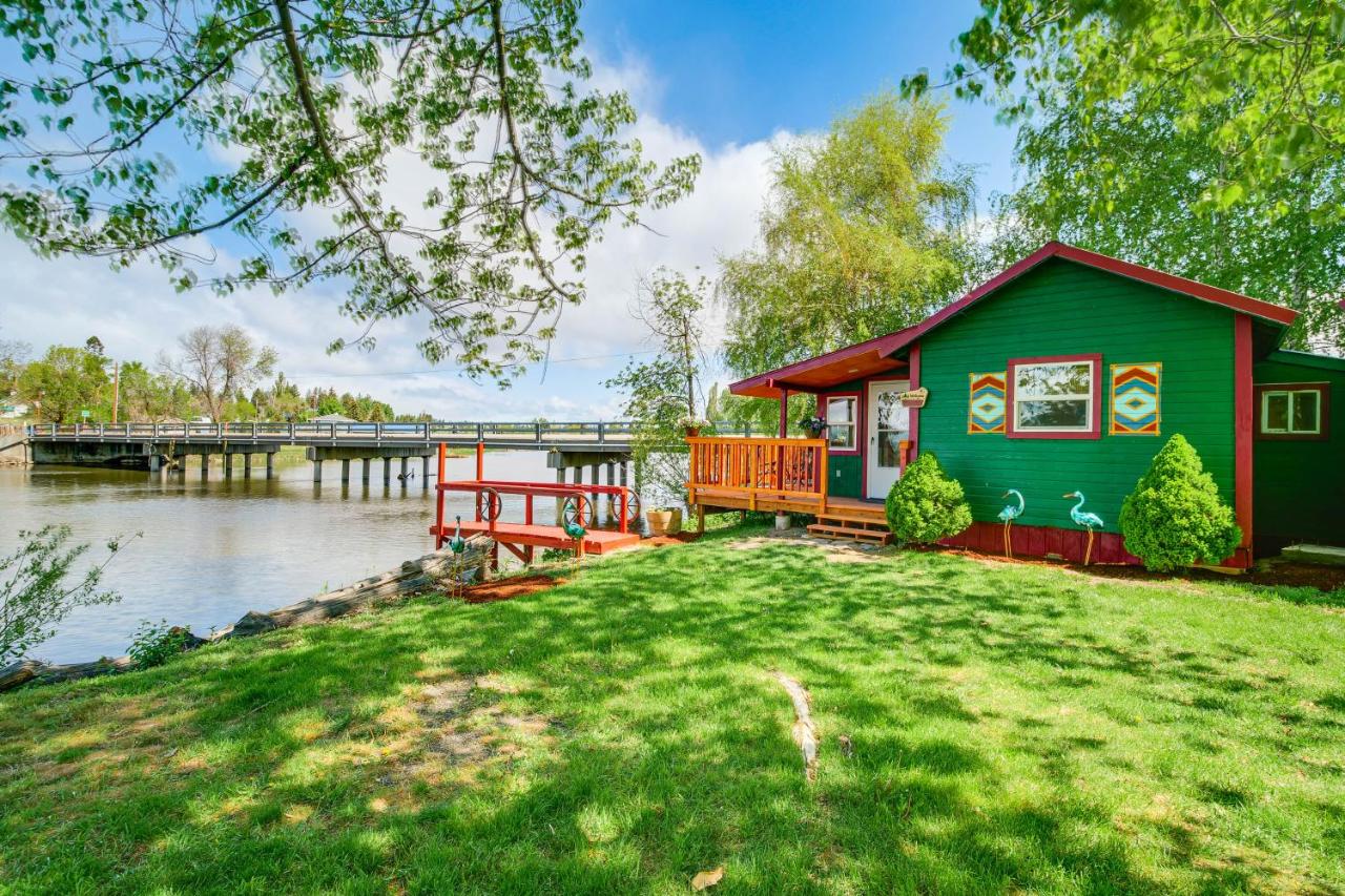 Fish and Hike Peaceful Cabin on Williamson River - B&B