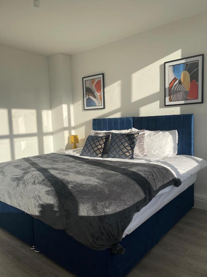 2 Bedroom Apartment - Flitwick - Contractor Friendly - Tourist Ready - Full Kitchen - WiFi - Smart TV - Sofa Bed - FREE Parking - Ideal for Short or Long Stays - B&B