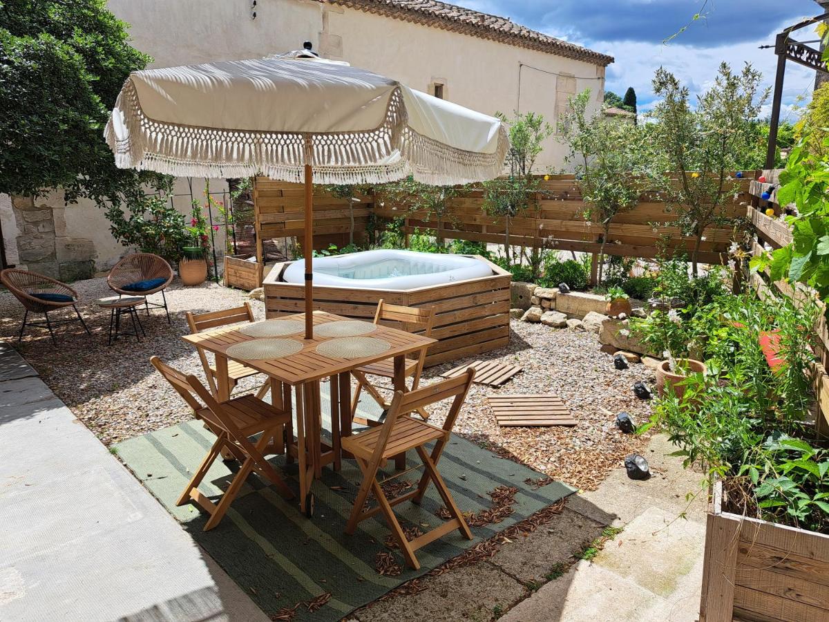 Un air de vignes, jacuzzi, centre du village - B&B
