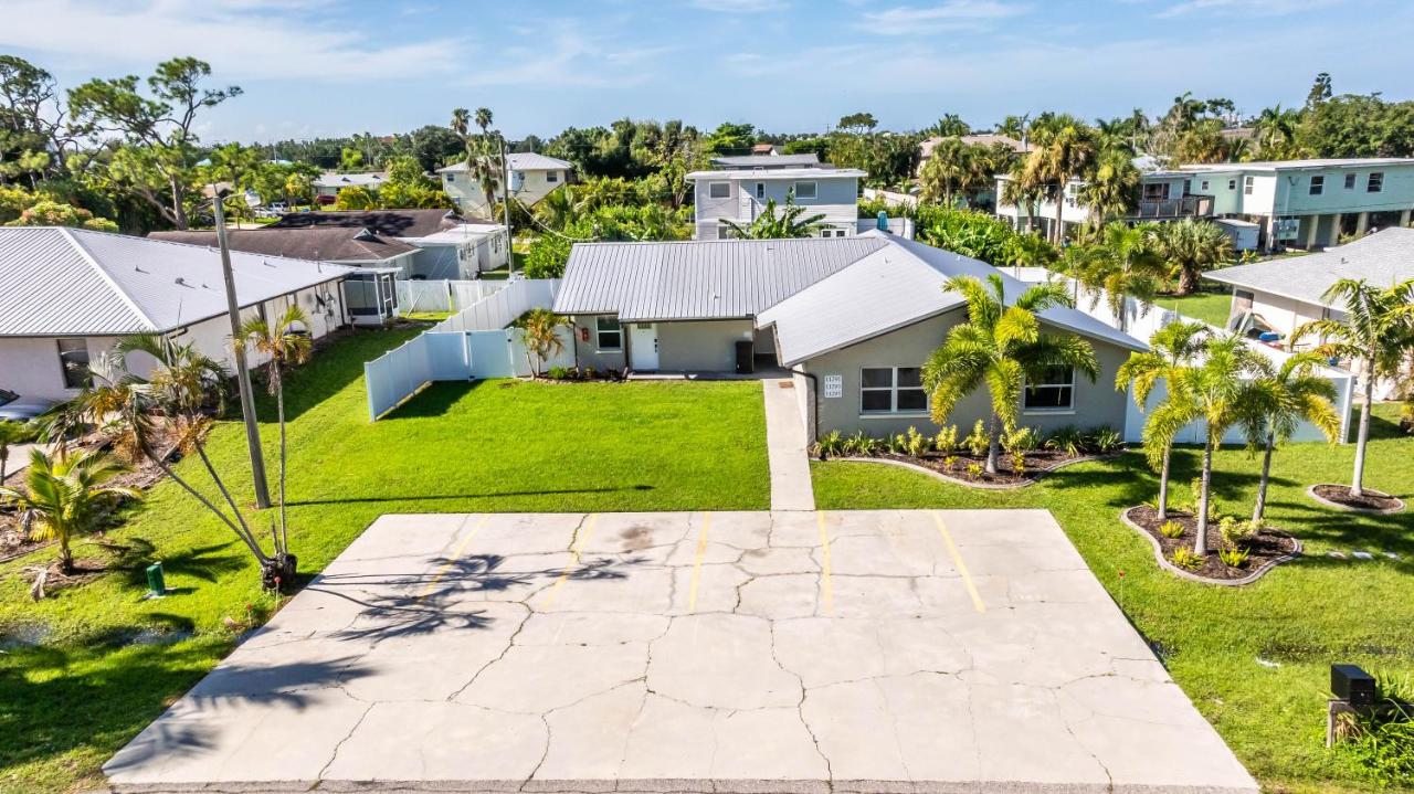Near Ft Myers Beach Cozy fun 2BD - Chambres d’hôtes Fort Myers