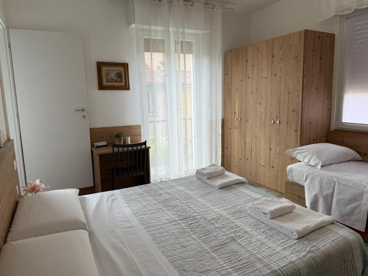 Deluxe Room (2 Adults + 1 Child)