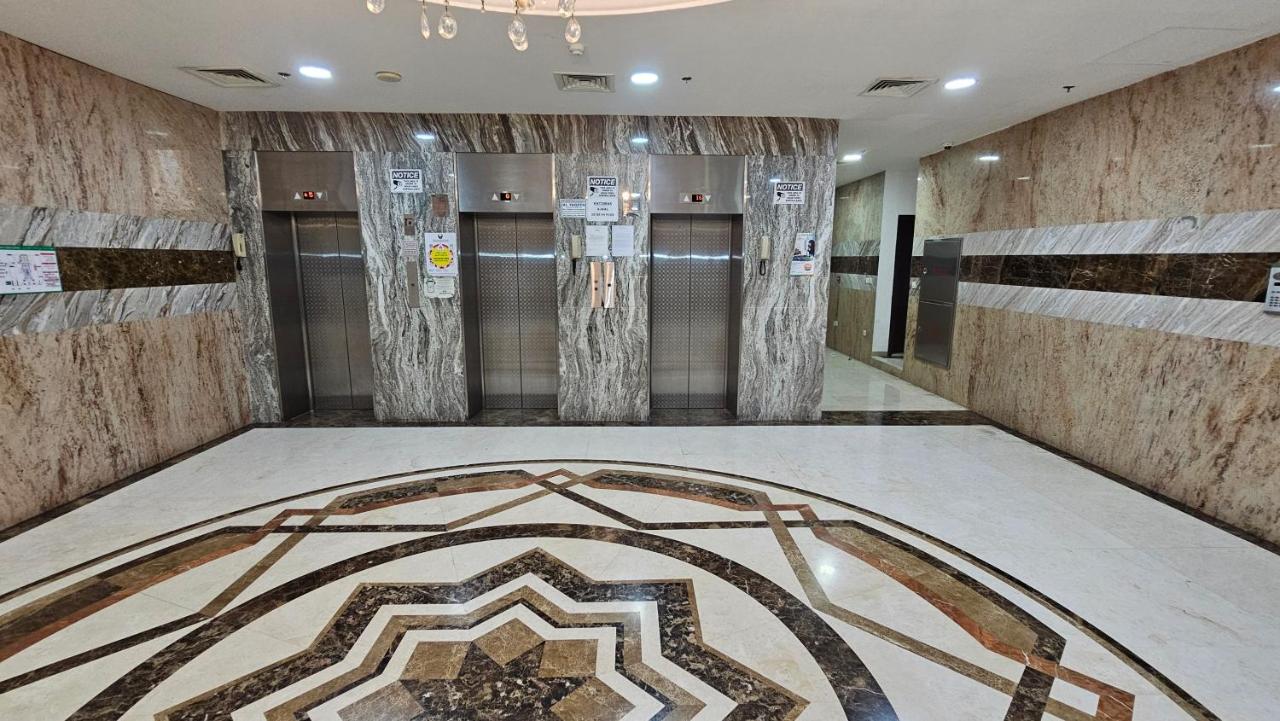 Luxury 2-Bedroom Apartment with Balcony - B&B