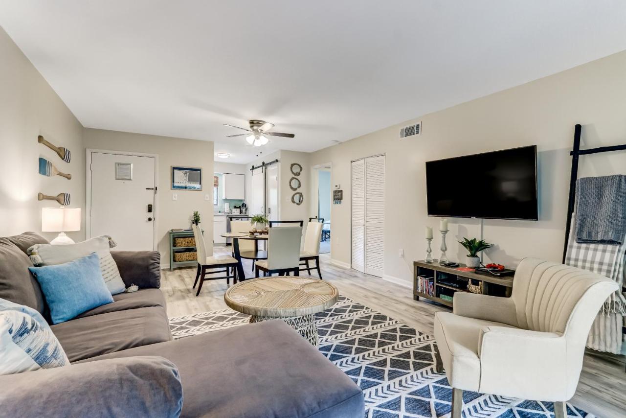 New Listing! Secluded location a few blocks from the beach, easy access by traveling the walkway - B&B Fernandina Beach