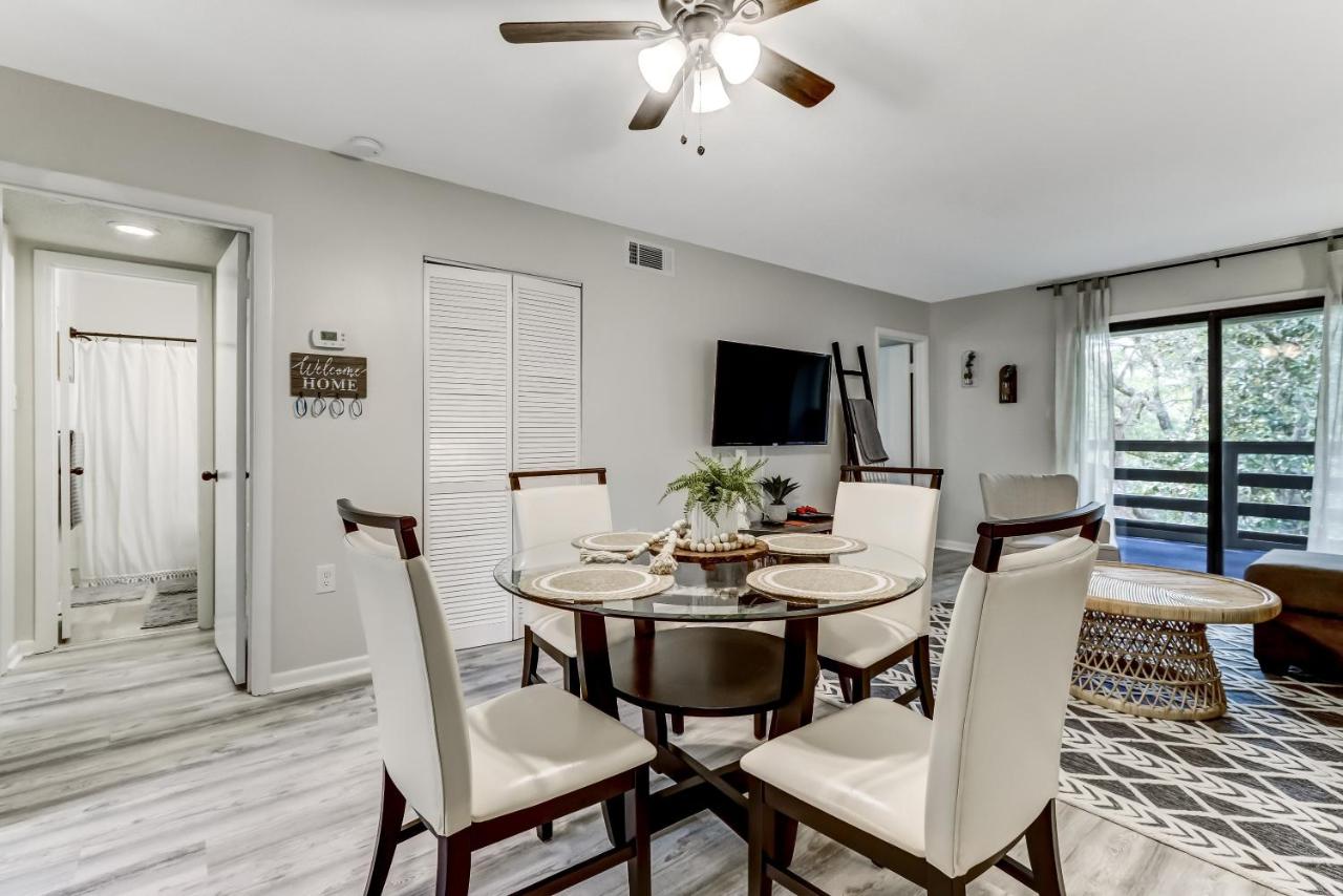 New Listing! Secluded location a few blocks from the beach, easy access by traveling the walkway - B&B Fernandina Beach