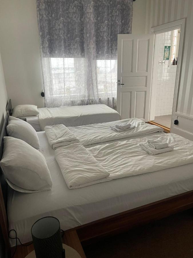 Dreibettzimmer mit eigenem Bad