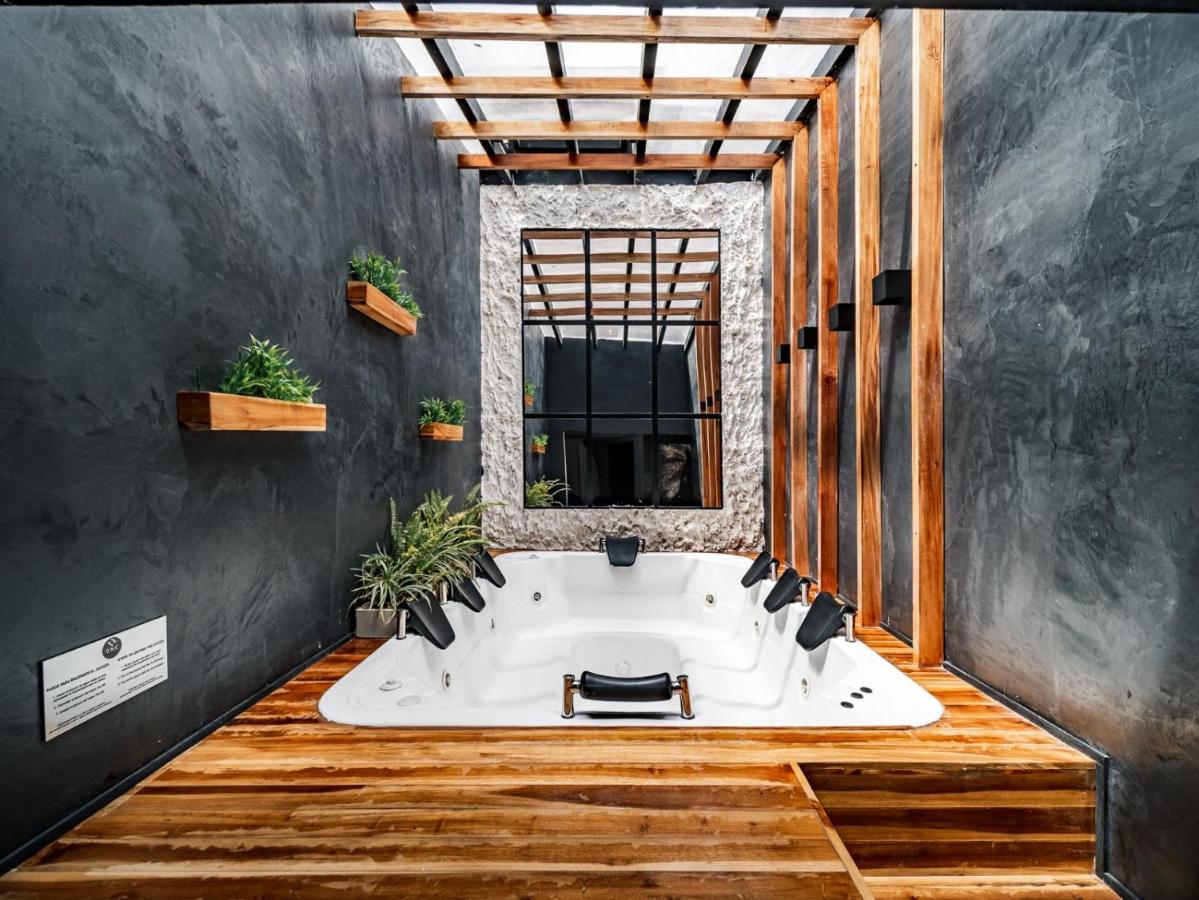 One Apartments Lleras - B&B Medellín