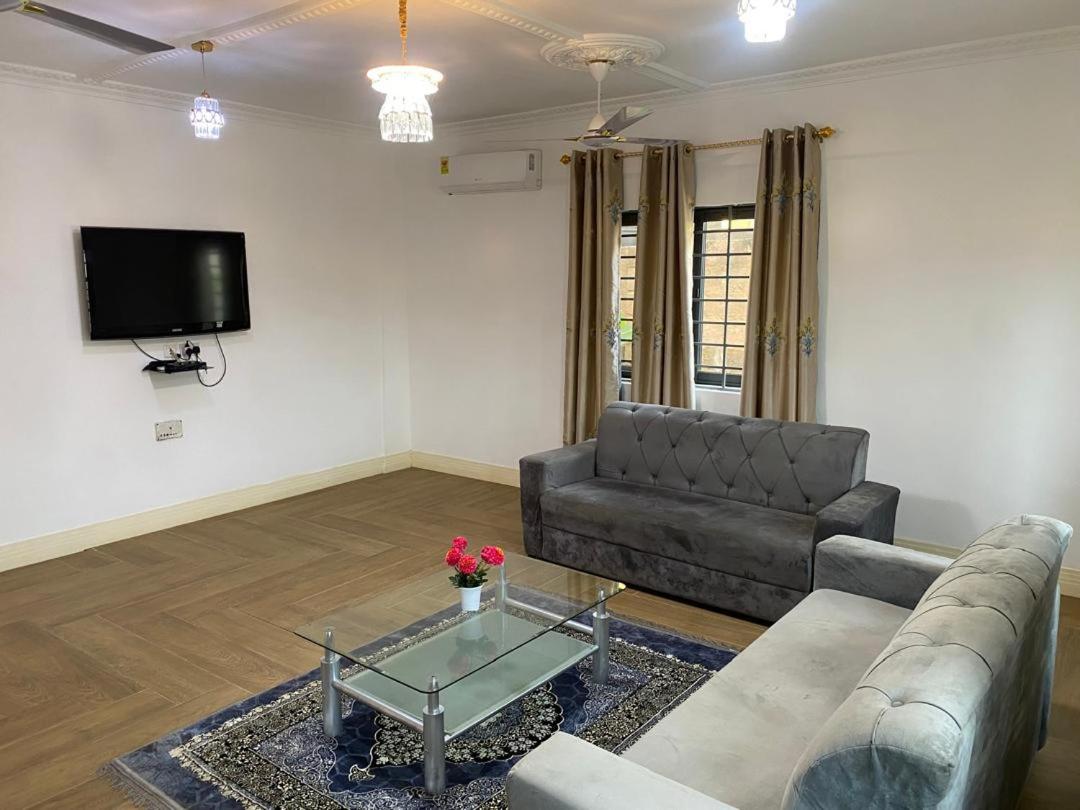 Joemat Lodge - Ferienwohnung Agbogba