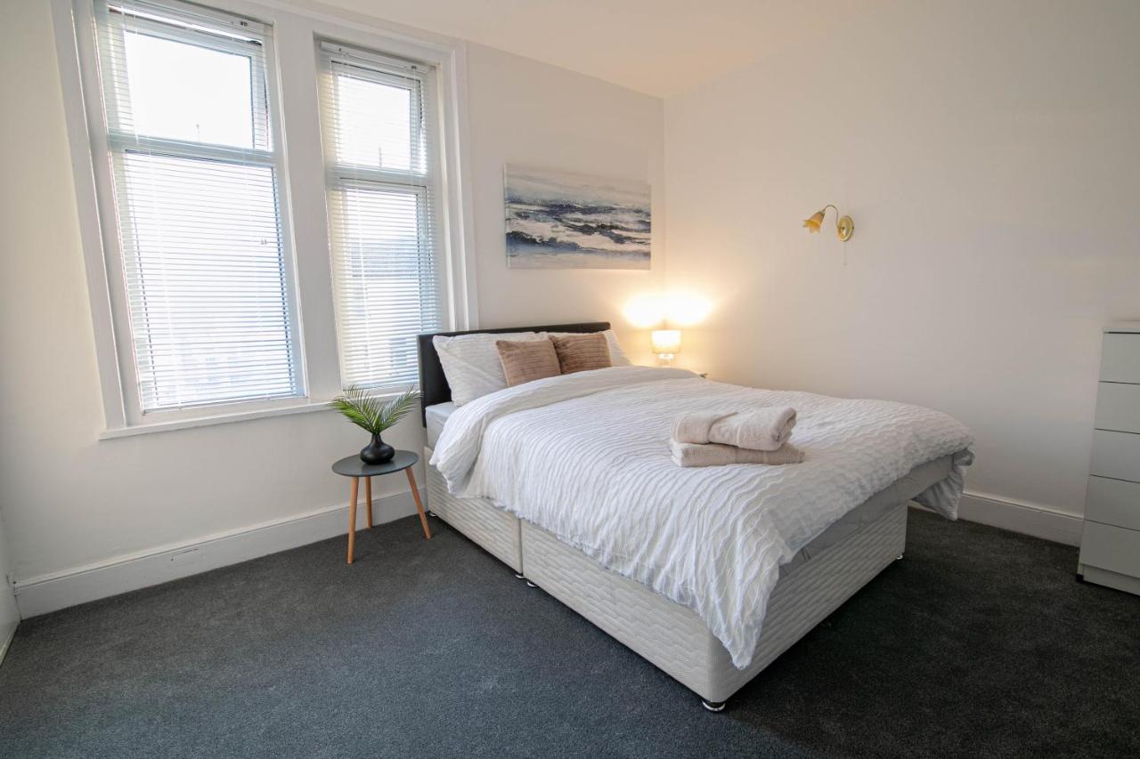 3 Bed Stylish & Spacious Home, Sleep up to 7ppl - B&B Portsmouth