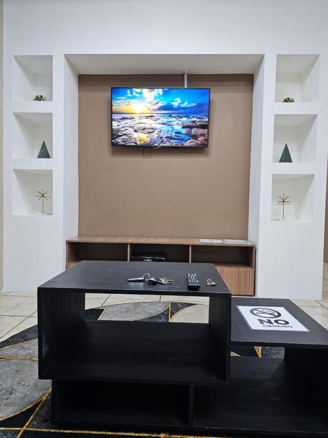 Your Layover - 6 Mins from the Airport, Equipped for Long Stays
