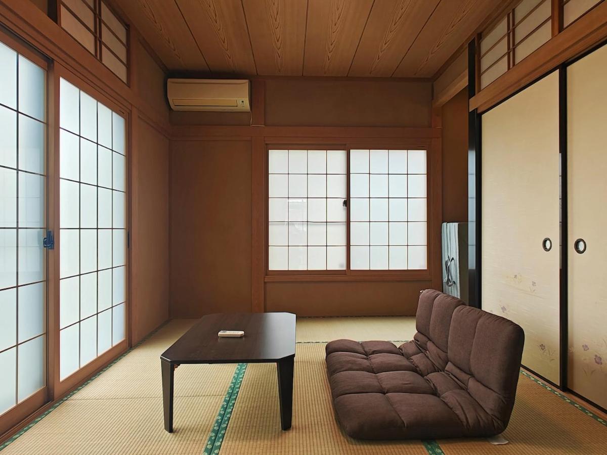 Traditional 2-Story Japanese Home Near Narita - B&B