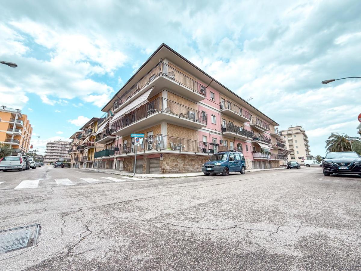 San Marino Apartment, deluxe superior Rif A775 - Chambres d’hôtes San Benedetto del Tronto