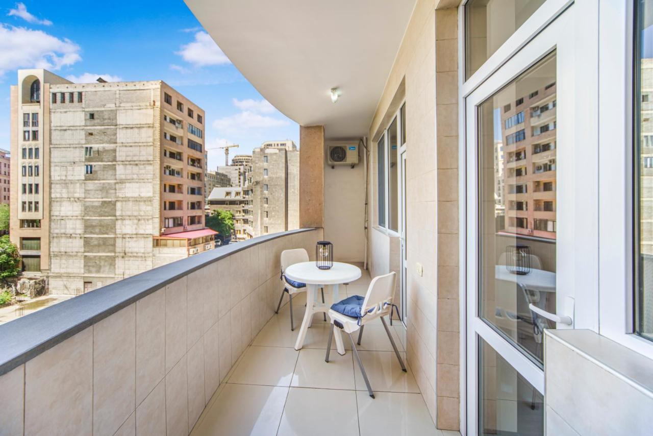 Spacious and central apartment on Aram Street 4-3 - Bed and Breakfast Jerevan