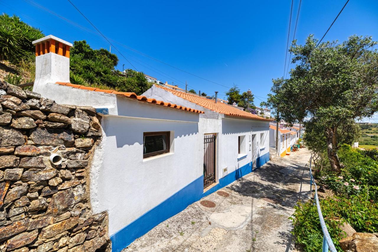 Casa Limao old city Aljezur charming house with private patio and marvelous view - Chambres d'hôtes Aljezur