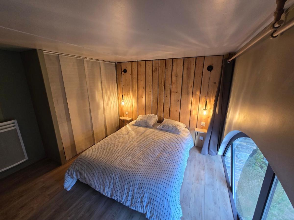 Three-Bedroom Apartment with Mountain View