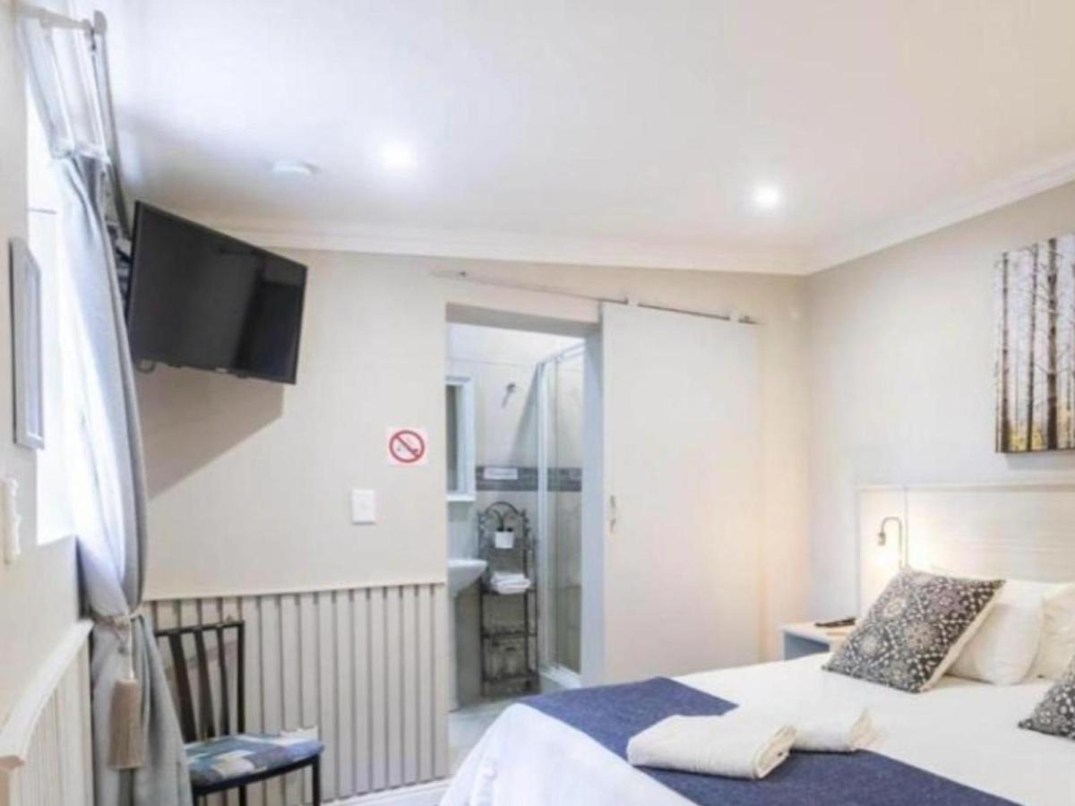 Double or Twin Room with Shower